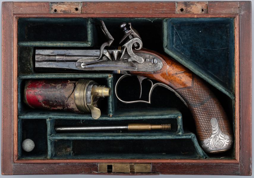 Pistolet de poche à silex de la famille Hughes de Gwerclas avec étui et accessoires.